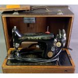 VINTAGE SINGER SEWING MACHINE in carry case