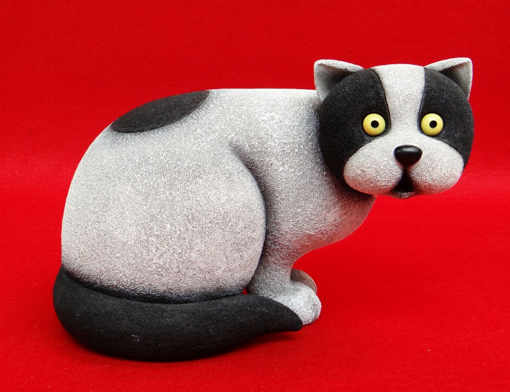 DOUG HYDE limited edition (223/295) cold cast sculpture - 'Bright Eyes', a seated cat, 21cms long