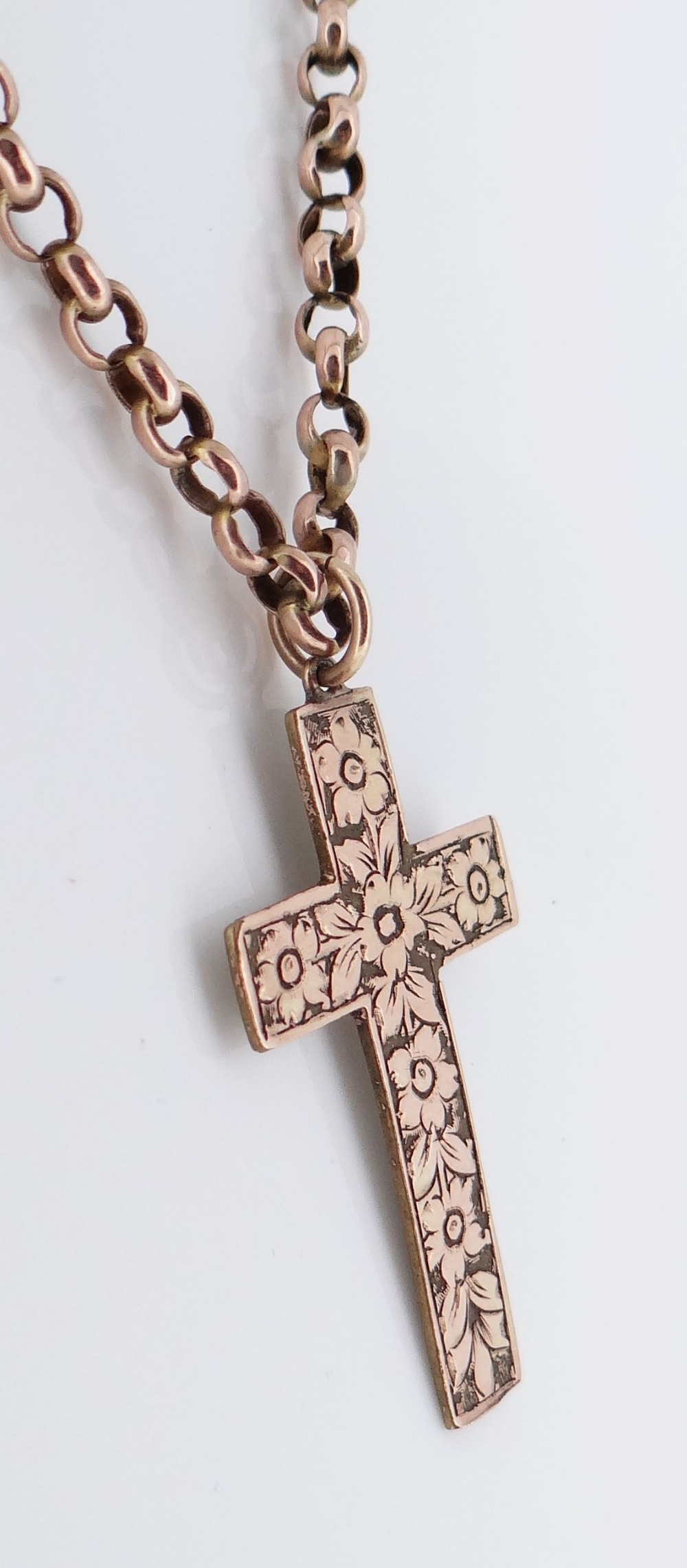 FLORALLY ENGRAVED CROSS PENDANT on 9ct gold chain, the chain weighing 6.9gms - Image 2 of 9