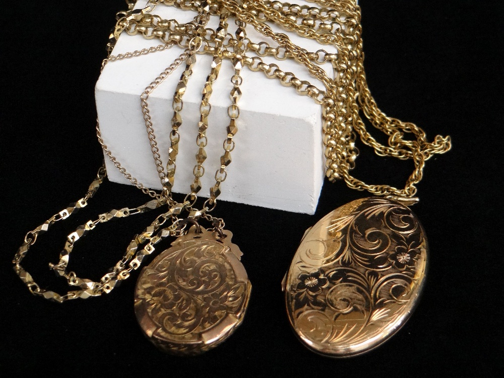 ASSORTED JEWELLERY comprising 9ct gold scroll and foliate engraved oval locket 12.1gms, yellow metal