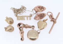 ASSORTED 9CT GOLD JEWELLERY comprising T-bar and two watch loops, cufflink, pair of shell