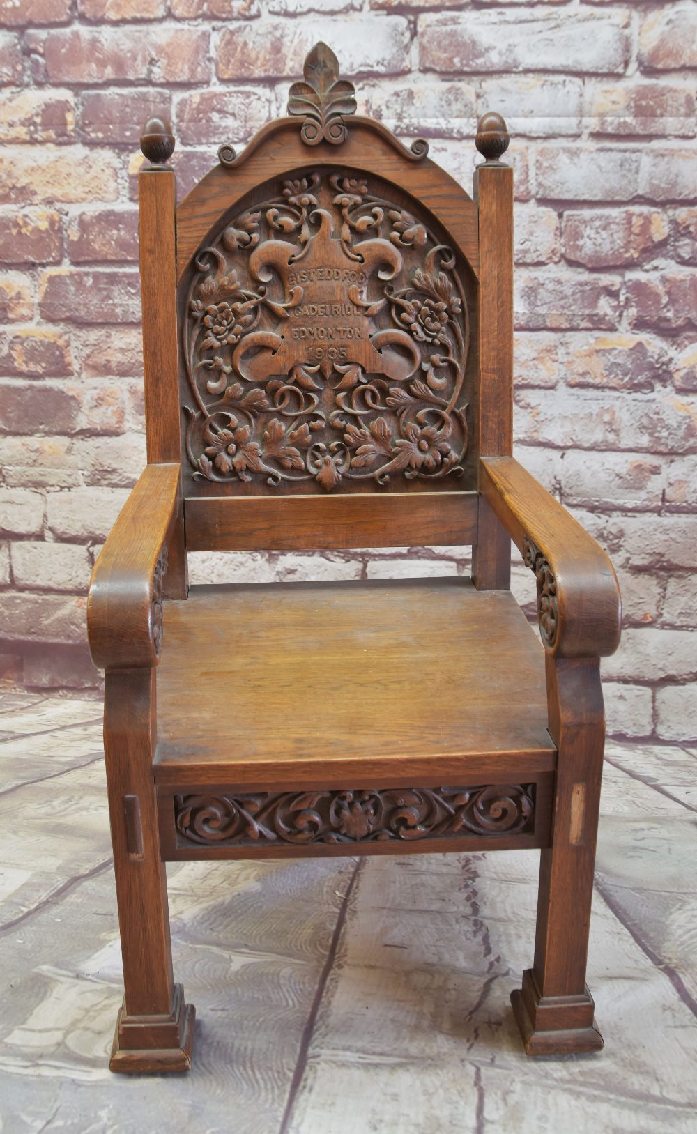 1935 EISTEDDFOD CHAIR FOR EDMONTON (NORTH LONDON) oak, carved inscription within cartouche and - Image 3 of 5