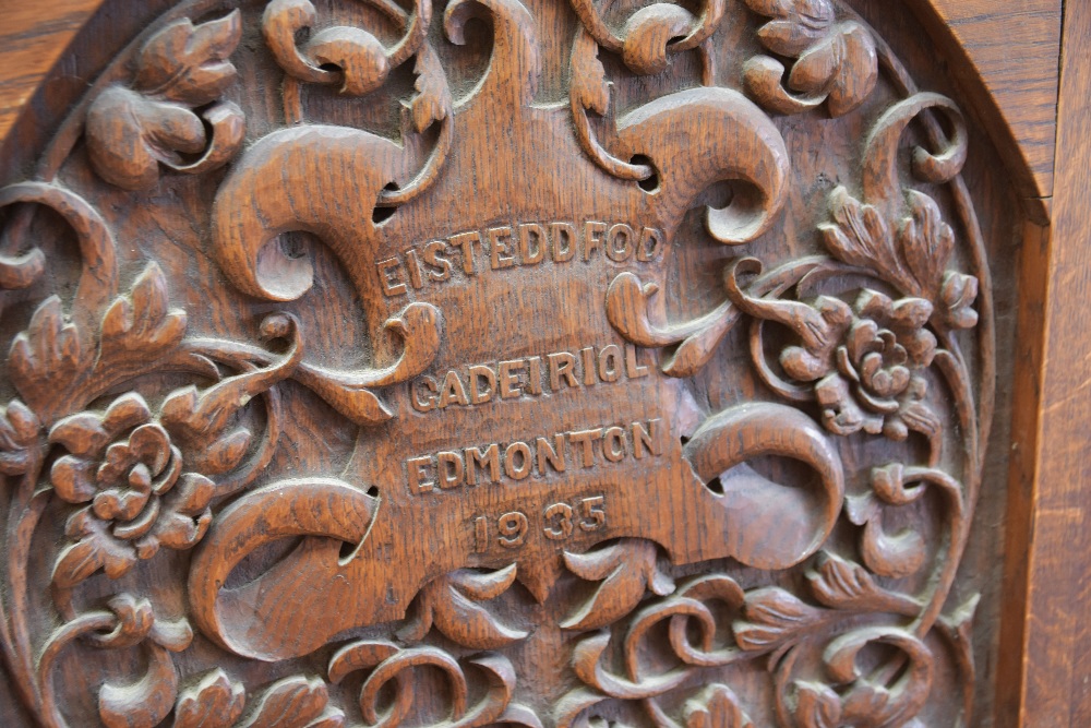1935 EISTEDDFOD CHAIR FOR EDMONTON (NORTH LONDON) oak, carved inscription within cartouche and - Image 2 of 5
