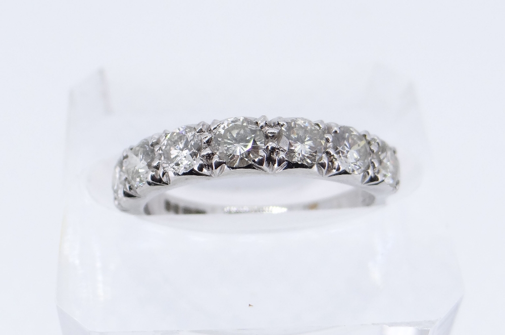 18CT WHITE GOLD SEVEN STONE DIAMOND RING, total diamond weight 1.0cts approx. (visual estimate),