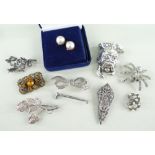 ASSORTED JEWELLERY comprising pair of 9ct gold pearl earrings, sterling silver flower brooch, silver
