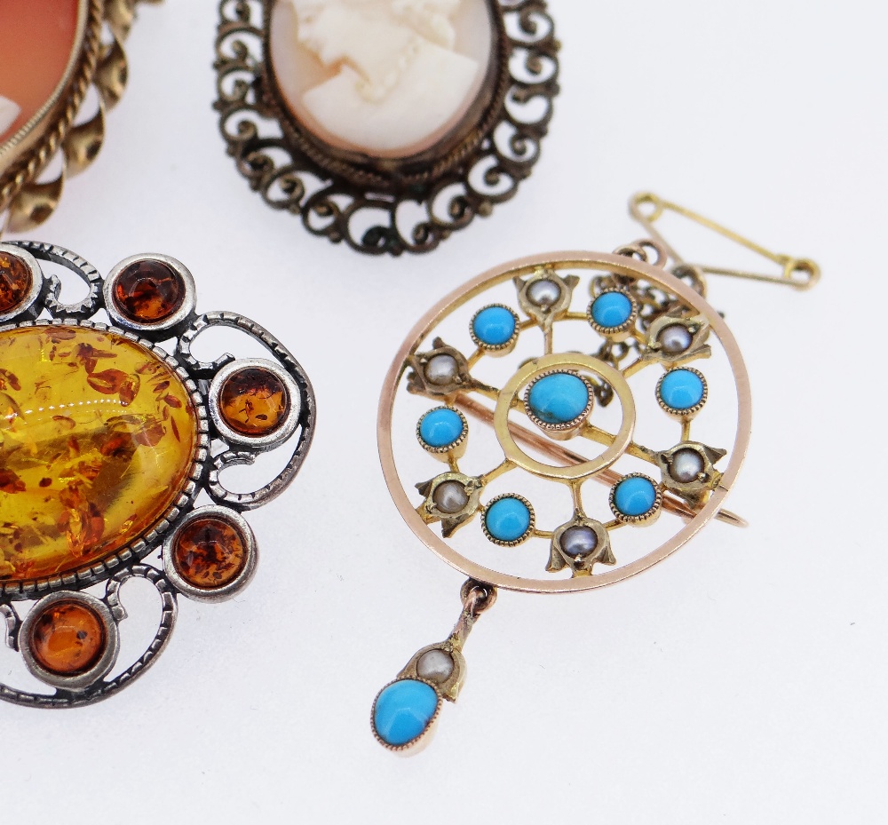 ASSORTED BROOCHES comprising 9ct gold carved cameo brooch, brass carved cameo brooch, 9ct gold - Image 4 of 4