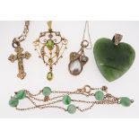 ASSORTED JEWELLERY comprising 9ct gold Edwardian peridot and seed pearl pendant, 9ct gold fine