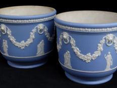 PAIR OF WEDGWOOD JASPER DIP CACHE POTS, applied classical decoration of fruiting vine garlands,