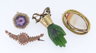 ASSORTED COLLECTABLE BAR BROOCHES comprising oval banded agate yellow metal brooch, 9ct gold