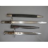 WW1/WW2 GERMAN & ITALIAN BAYONETS - the First World War German example stamped 'Waffenfabrik