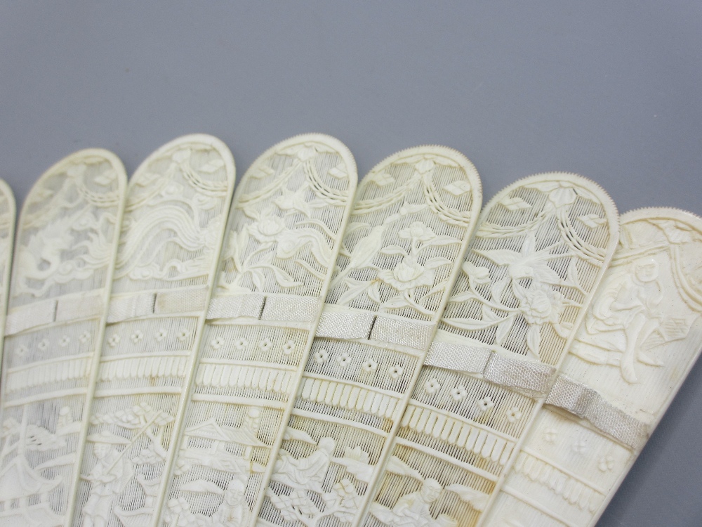 19TH CENTURY CARVED IVORY CHINESE CANTON BRISE FAN, the guard sticks decorated with people within - Image 10 of 15