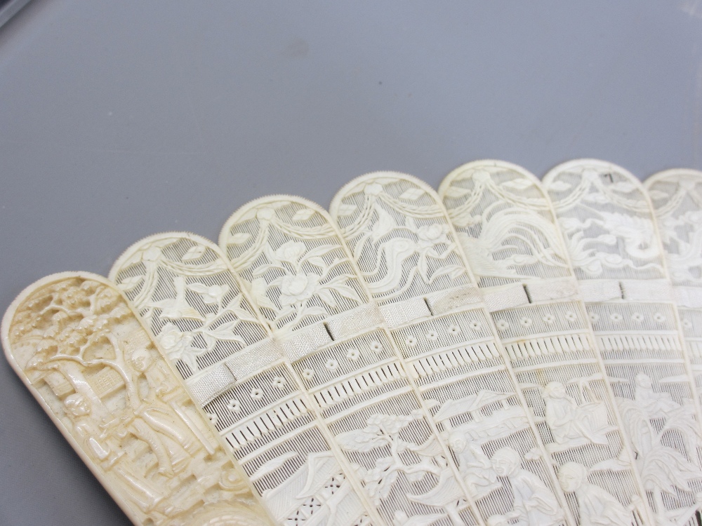 19TH CENTURY CARVED IVORY CHINESE CANTON BRISE FAN, the guard sticks decorated with people within - Image 13 of 15