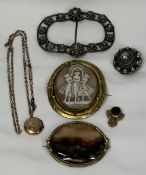 VICTORIAN & LATER JEWELLERY, 6 ITEMS - a Moss agate oval set in a pinchbeck frame, 6cms across,