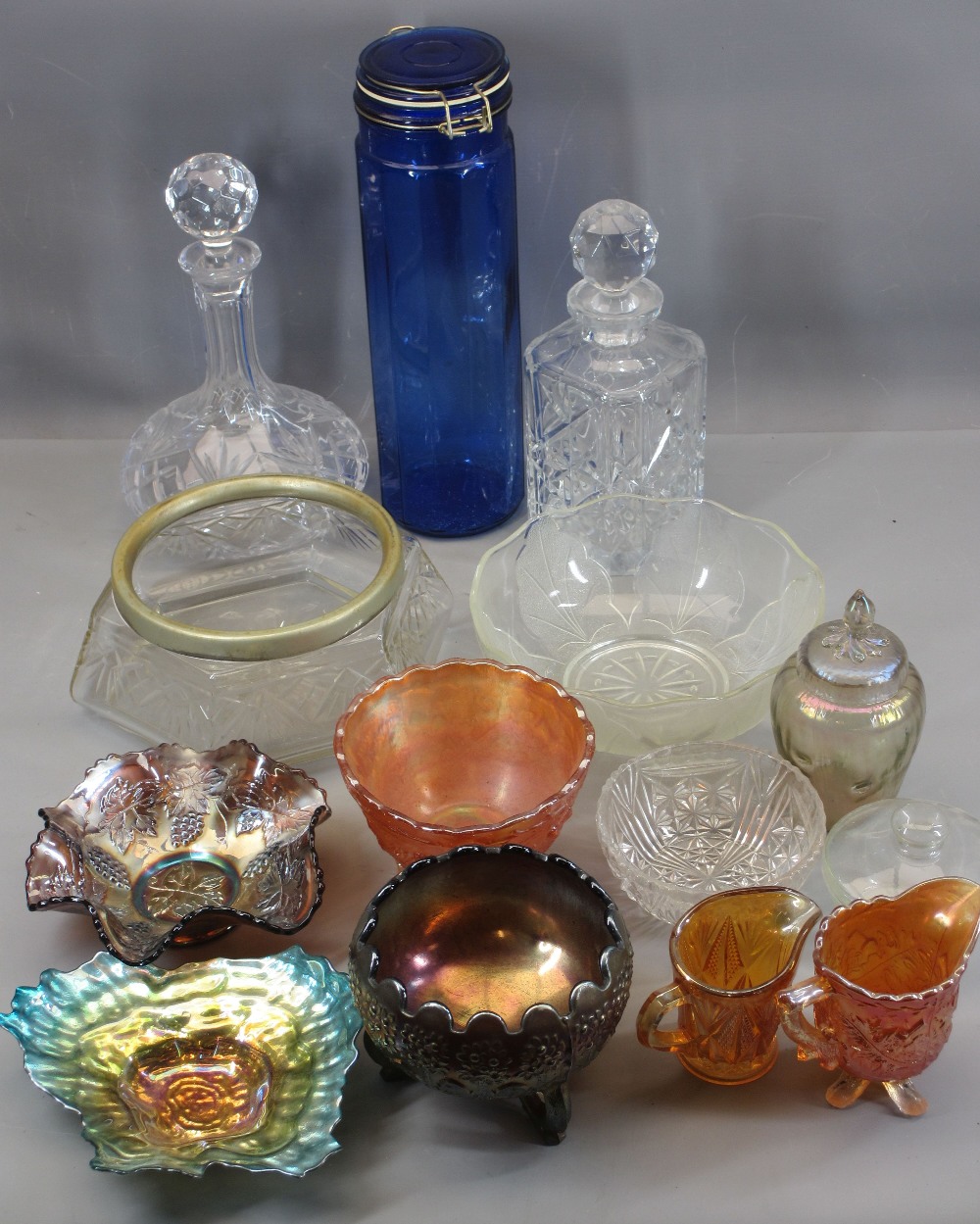 VINTAGE & LATER GLASSWARE to include an iridescent jar and cover, Carnival glassware, cut glass