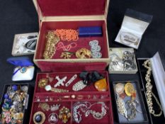 VINTAGE JEWELLERY CASE & CONTENTS and other jewellery to include 2 x 9ct gold wedding bands, size