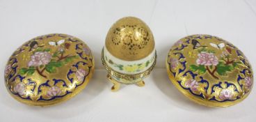 MODERN CLOISONNE LIDDED TRINKET BOXES, 11cms diameter and a Faberge style egg ornament