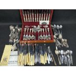 COOPER LUDLUM WOODEN CASE OF KINGS PATTER CUTLERY and a quantity of loose cutlery