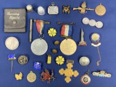 BADGES, BUTTONS & BITS - a mixed collection to include a George IV silver vinaigrette, Birmingham