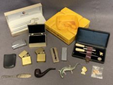 MIXED COLLECTABLES GROUP to include a boxed Sheaffer ballpoint pen and pencil set, Burleigh ware