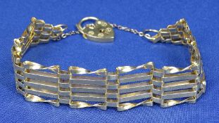 9CT GOLD GATE LINK BRACELET - with heart shape padlock clasp, 11grms