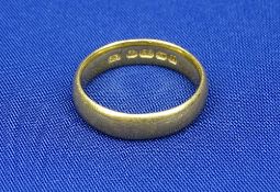 22CT GOLD WEDDING BAND - size Mid M-N, 8grms