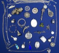 MIXED SILVER ITEMS, MAINLY BROOCHES, PENDANTS, LOCKETS & MINIATURE BOXES - a large parcel