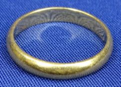 22CT GOLD WEDDING BAND - size O, 4.2grms