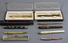 FOUNTAIN & BALLPOINT PENS, A COLLECTION - a (1930s-40s) black and grey flame pattern 'Golden Guinea'