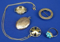 9CT GOLD OVAL BACK & FRONT LOCKET, 5grms, a 9ct gold lady's wristwatch case with glass, 2.6grms, a