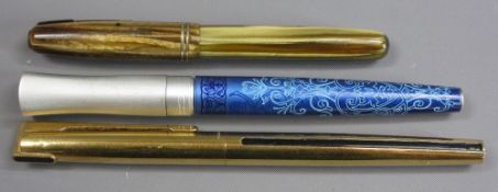 WATERMANS PENS (3) - a 512V 1950 light and dark gold pearl with gold plated trim and 14ct gold