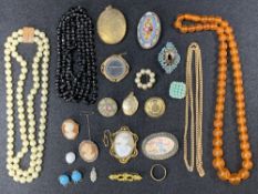 LOT WITHDRAWN - VICTORIAN & LATER JEWELLERY GROUP - to include a single strand necklace of untested