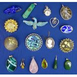 PENDANTS & BROOCHES (15 approx)