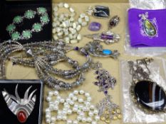 VICTORIAN & LATER VARIOUS STONE, GLASS & OTHER SET JEWELLERY, 15 items including Blue John