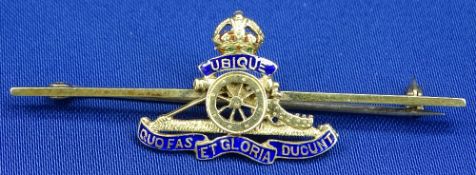 15CT GOLD ROYAL ARTILLERY SWEETHEART BROOCH - with blue enamel detail to the motto, 5.25cms