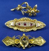 9CT BAR BROOCHES (3) - 10.2grms