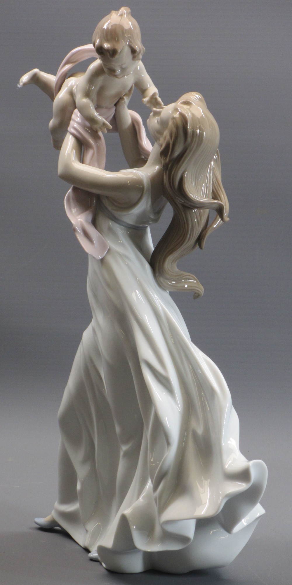 LLADRO - model 6858, 'My Little Sweetie' - large figure of a mother and baby, 47cms tall - Image 2 of 3
