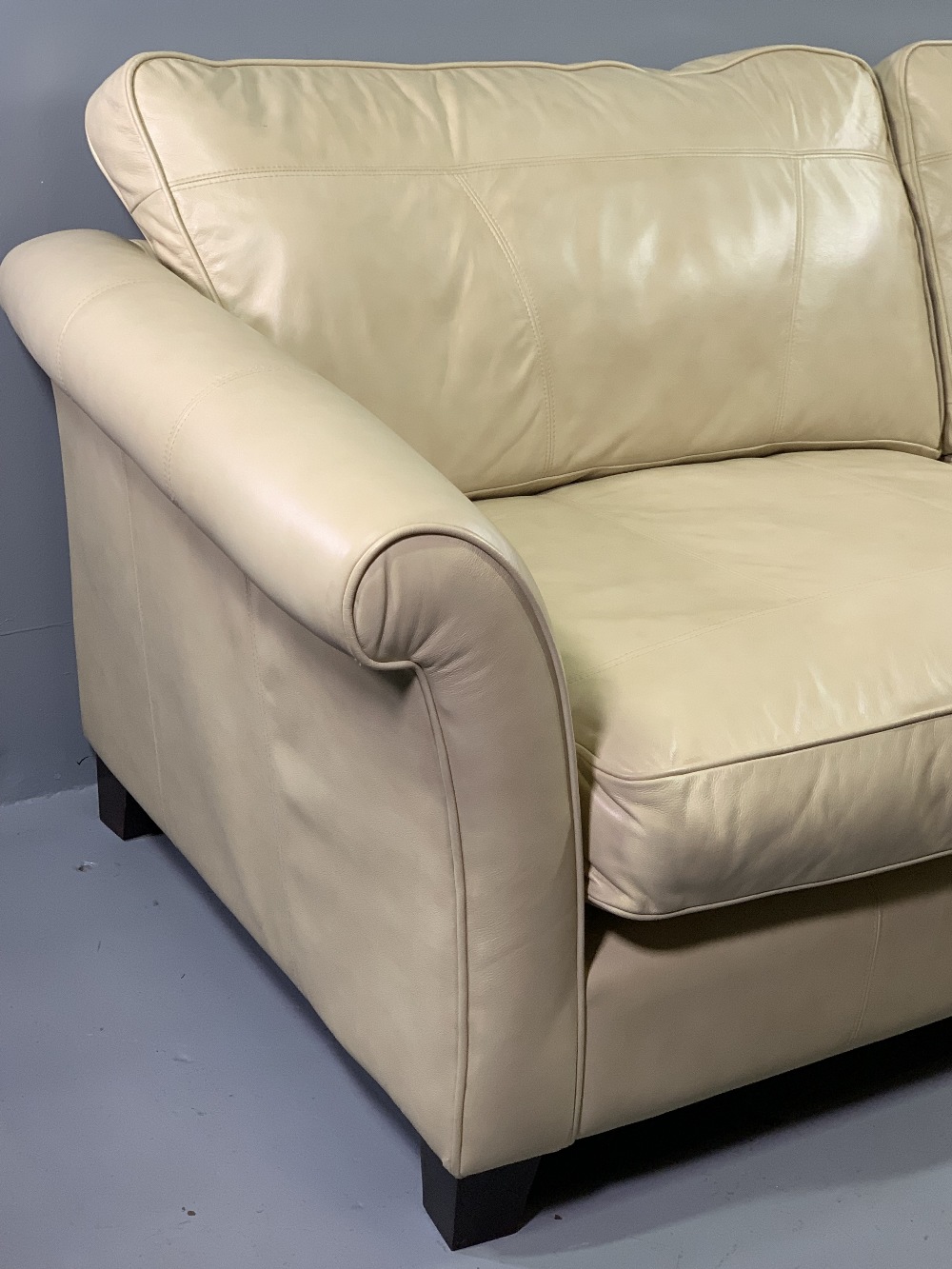 MODERN CREAM LEATHER SETTEE having large double cushions, 85cms H, 226cms W, 93cms D - Image 2 of 5