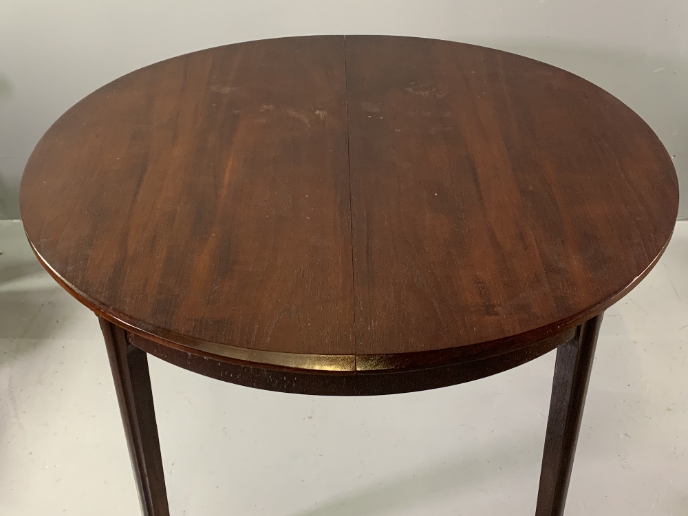 REMPLOY MAHOGANY CIRCULAR EXTENDING DINING TABLE, 73cms H, 115cms diameter (closed), 160cms (fully - Image 2 of 6