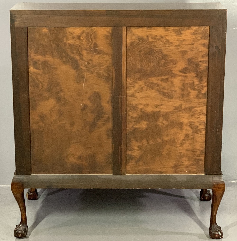 VINTAGE MAHOGANY FALL FRONT BUREAU with beaded oval panel to the fall and moulded edging, Greek - Image 4 of 4