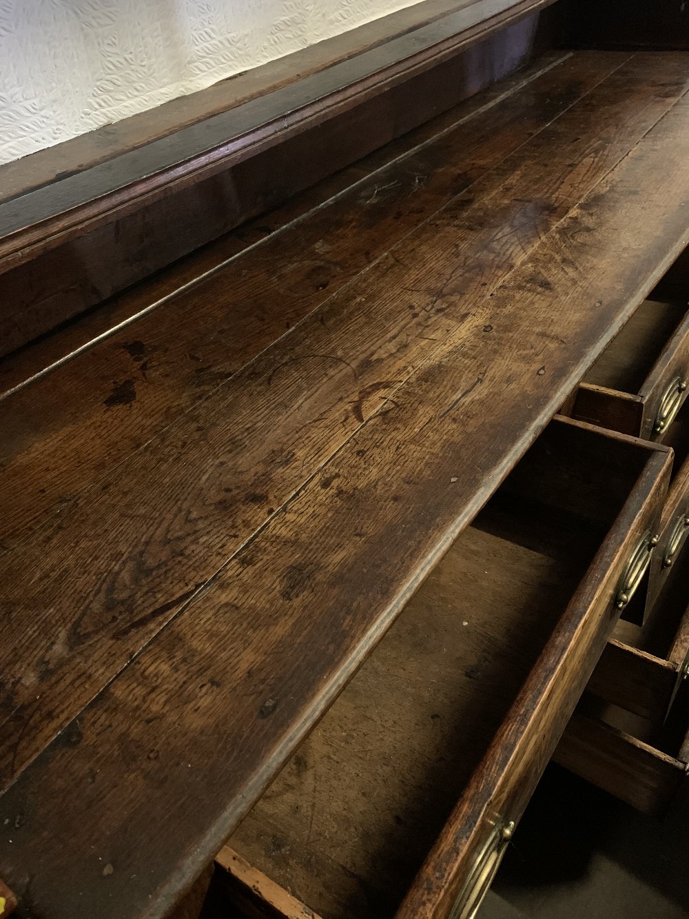 CIRCA 1760 CONWY VALLEY OAK DRESSER having a pot belly shape three shelf rack with wide back boards, - Image 3 of 5