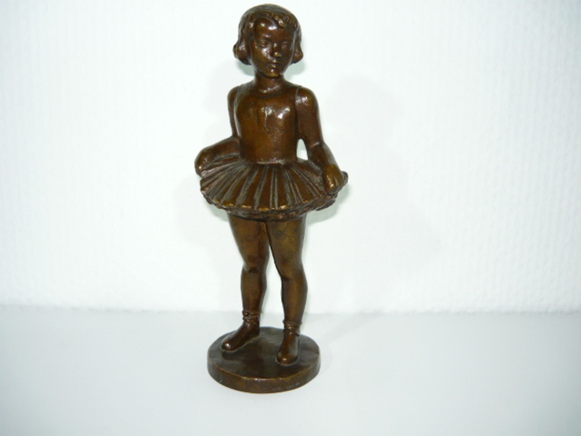 Evan Jensen. Kleine Ballerina. Bronze. In der Plinthe bez. H. ca. 20cm. KOSTENLOSER VERSAND