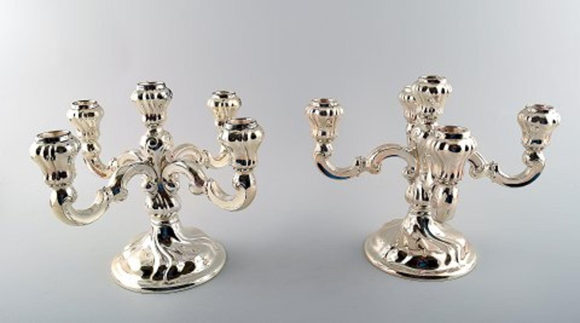 Paar fünfarmige silberne Kerzenhalter. 835 Silber. Ca. 26x20cm. KOSTENLOSER VERSAND INNERHALB
