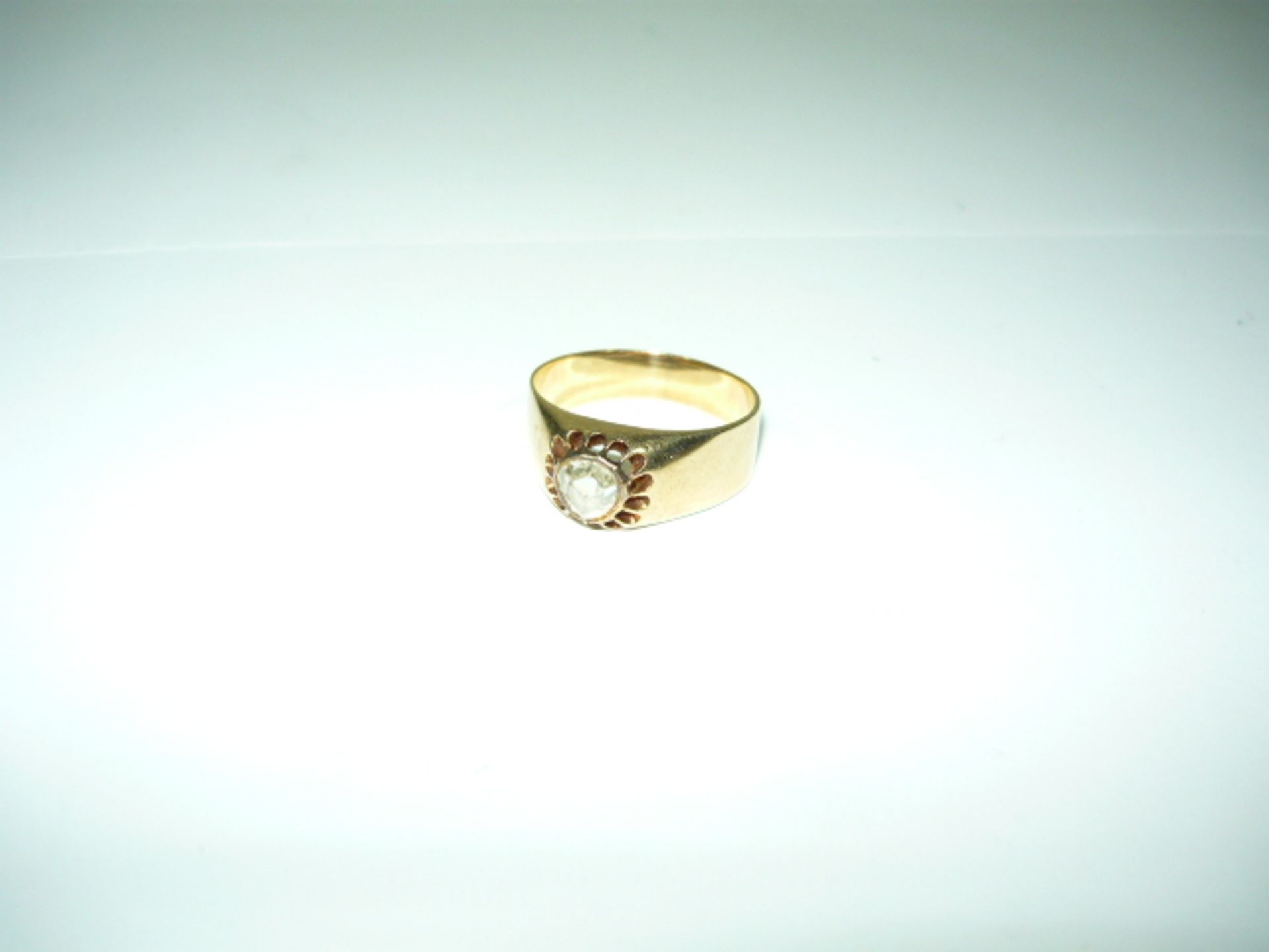 Breiter Ring mit Diamant. 585 Gelbgold. Stein ca. 5mm Durchmesser. Gew. Ca. 6gr. KOSTENLOSER VERSAND