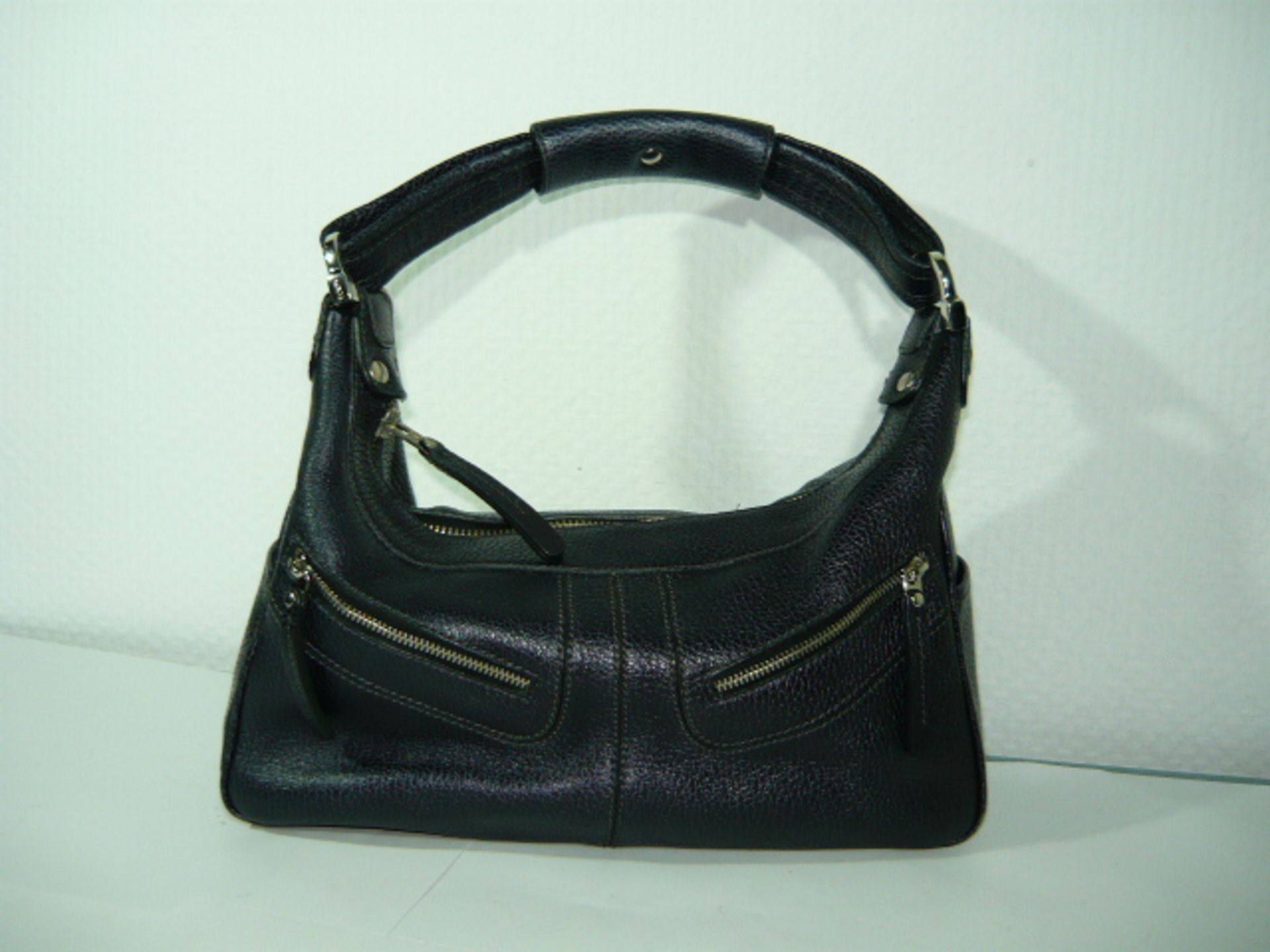 TOD´S Damenhandtasche. Dunkelblaues Leder. Sehr guter Zustand. Ca. 28x21x10cm (ohne Henkel).