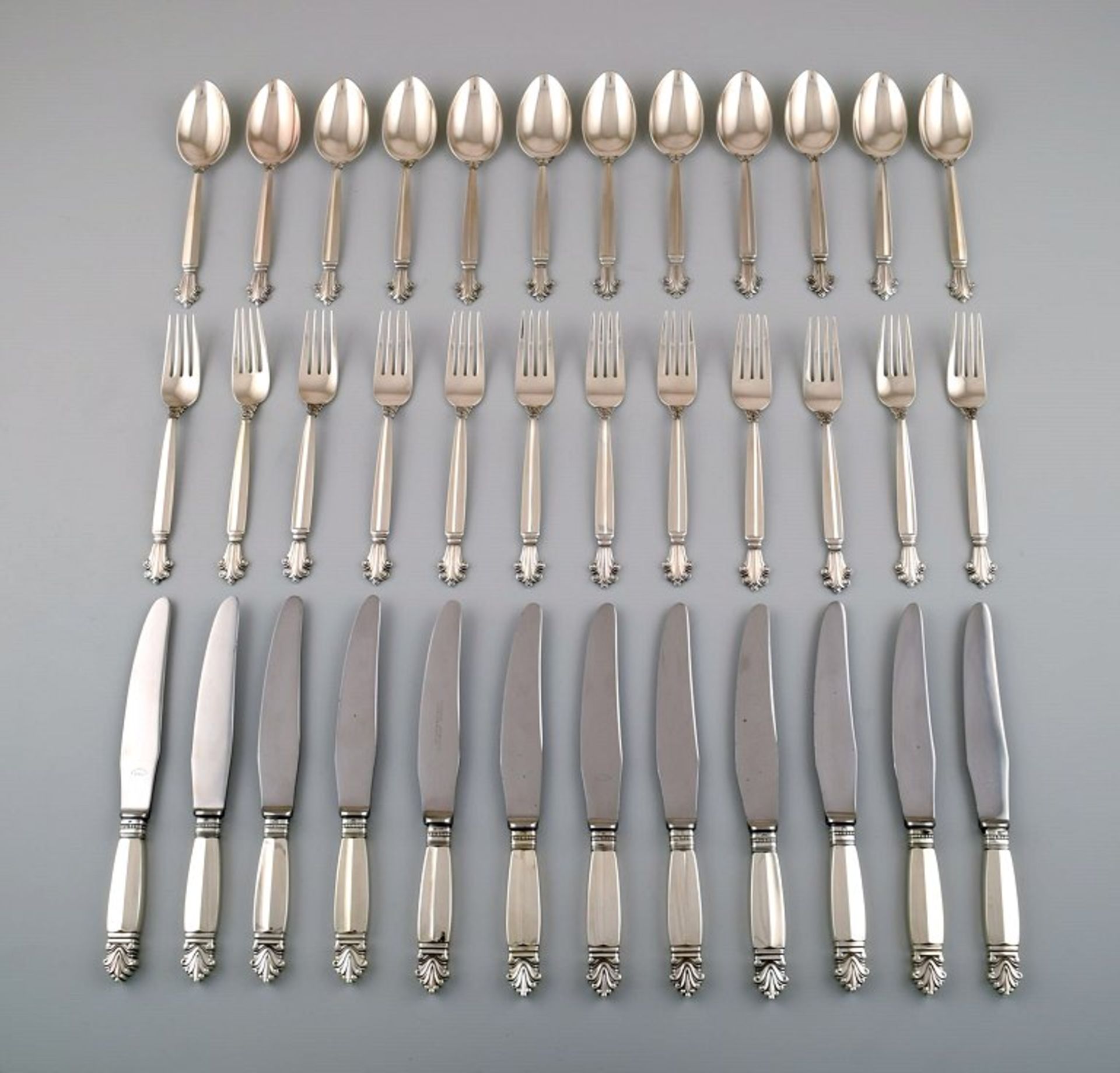 Georg Jensen Sterling Silber 'Königin' Besteck. Komplettes Abendessen, 36 Teile für 12 Personen.