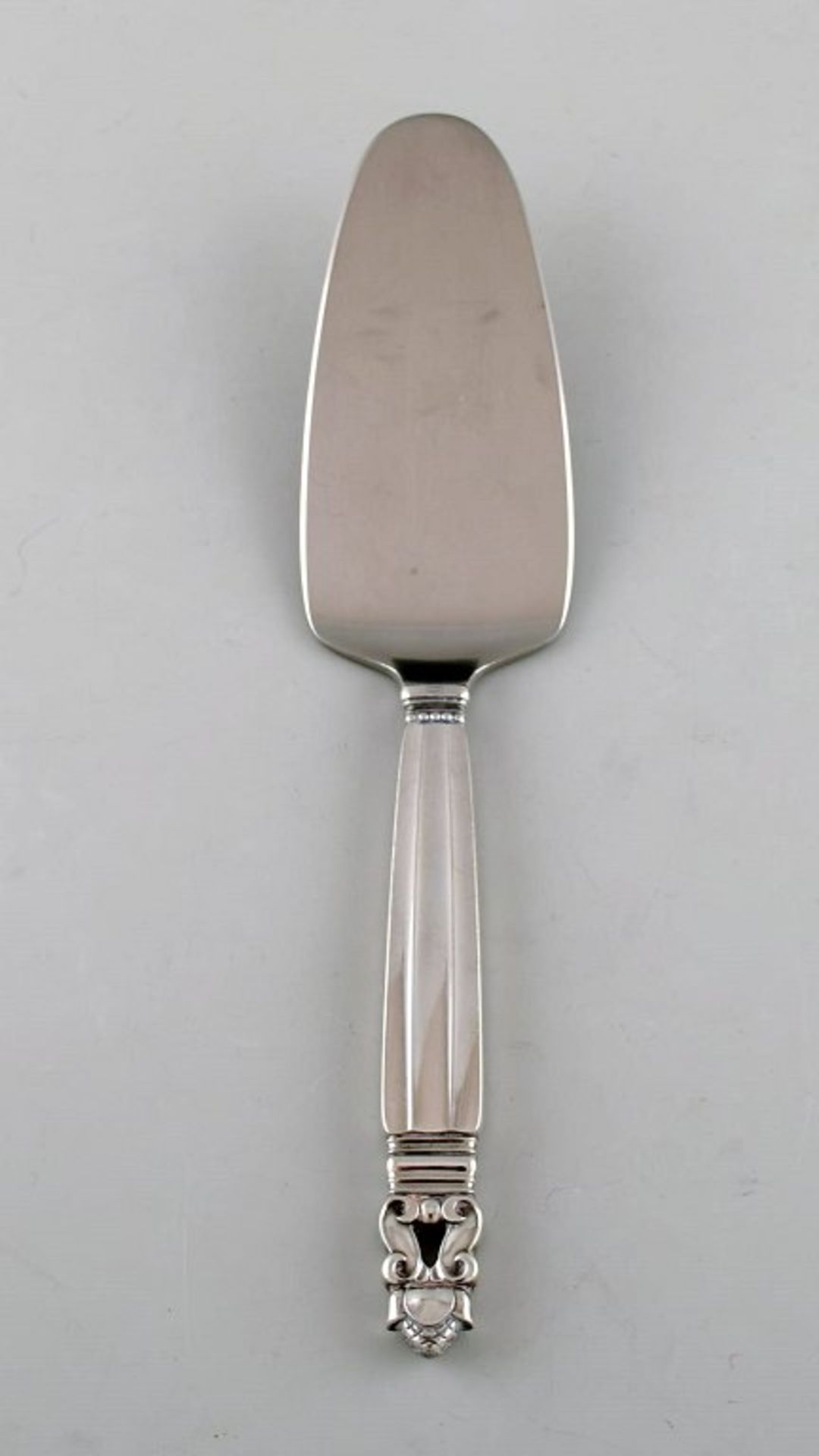 Georg Jensen "King" Servierheber / Kuchenheber aus Sterlingsilber und Edelstahl. Ca. 23cm.