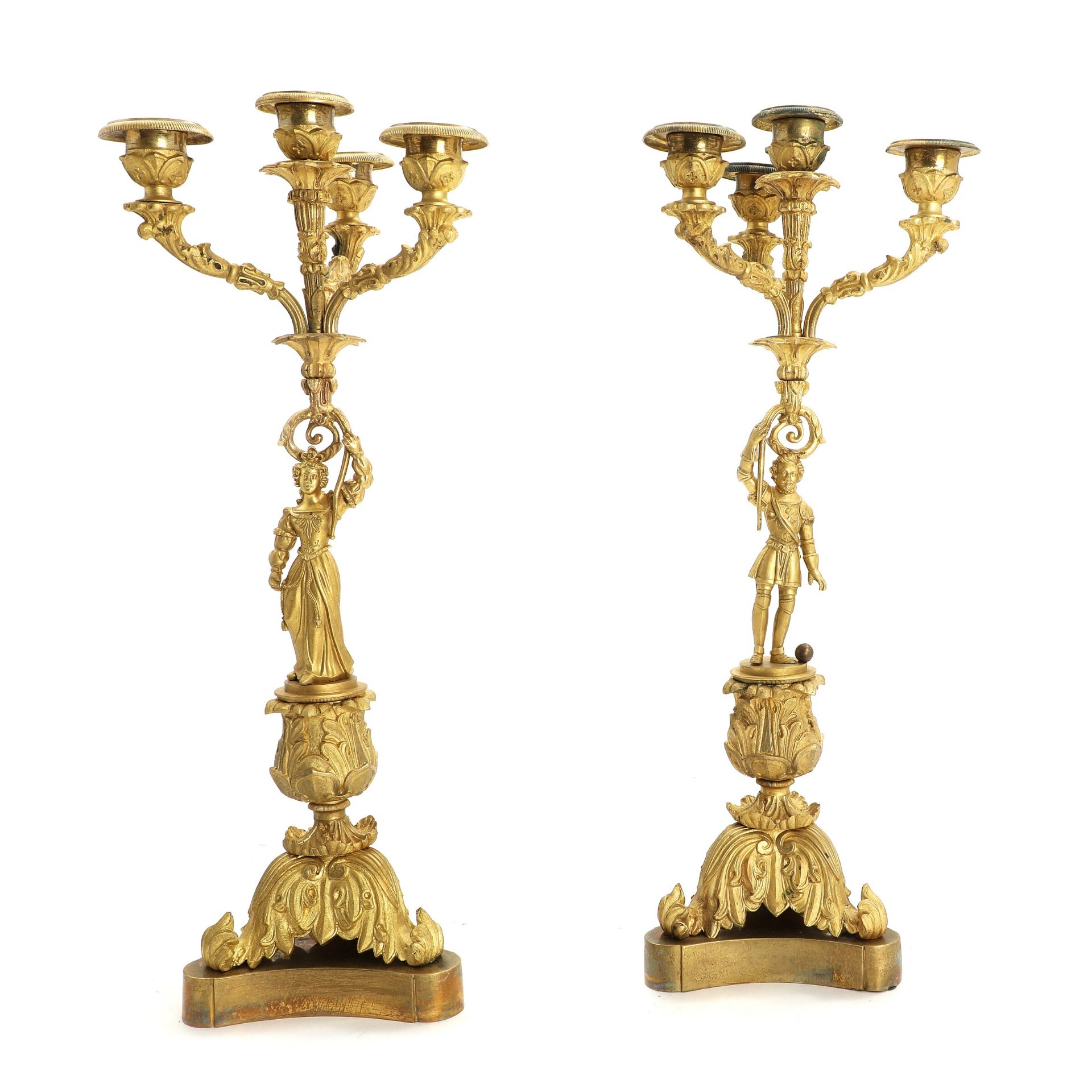 Ein Paar Französische Kerzenleuchter im Trobadour-Style. 5armig. Bronze, vergoldet. 19.Jhdt. H. 45