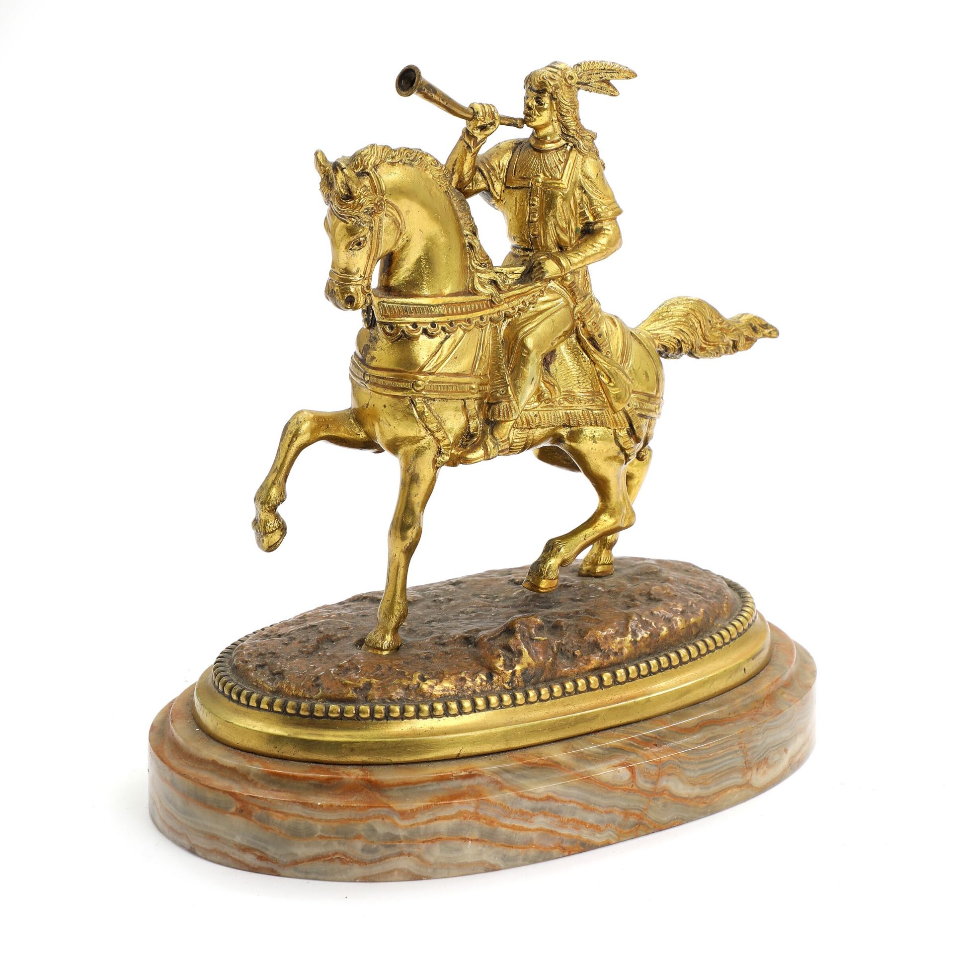Bronze eines reitenden Kosakken mit Horn. Bronze vergoldet und auf feiner Alabasterplinthe. Wohl