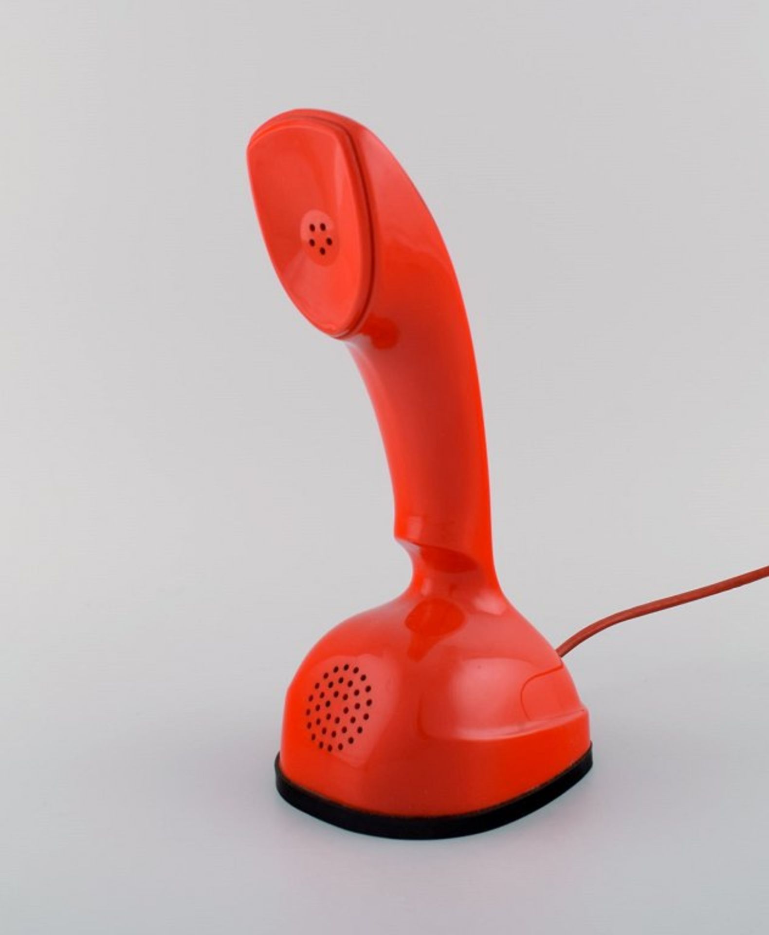 Ericsson Cobra Telefon. Rot. Wählscheibe im Boden. Schwedischer Design Klassiker. Nicht geprüft.