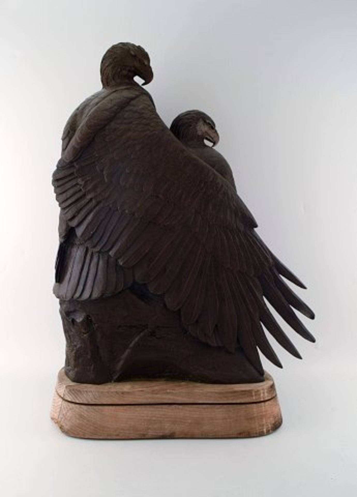 Kent Ullberg. Sweden-USA. Bronze auf Holzsockel. No. 4/20. Ca. 62 x 38 cm. . - Image 2 of 2